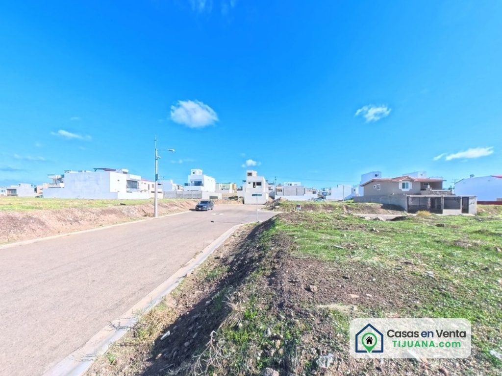 Terreno y banqueta · Terreno en Punta Azul