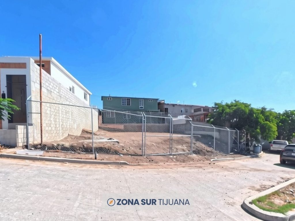 Frente a la calle · Terreno en Aztlán